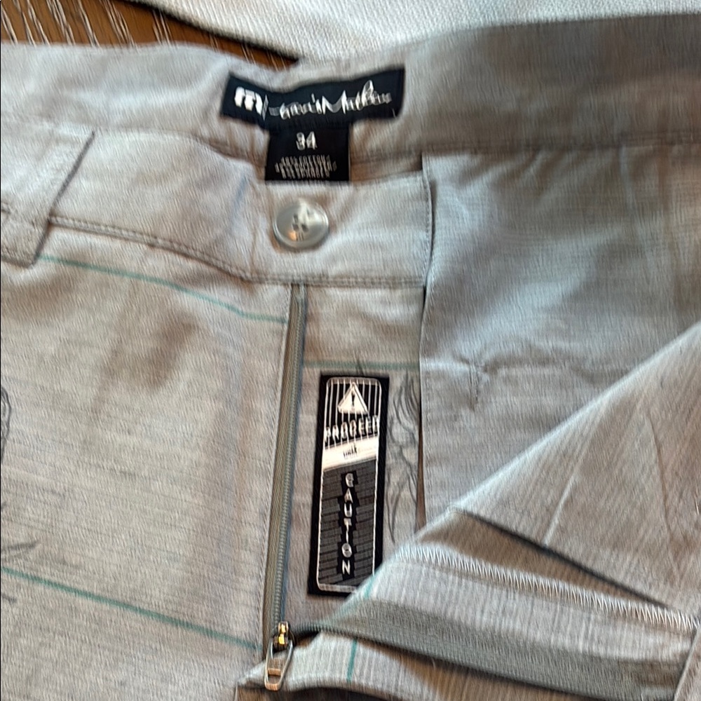 Travis Mathew Pineapple Print Shorts - Gray NWT - Picture 3 of 6